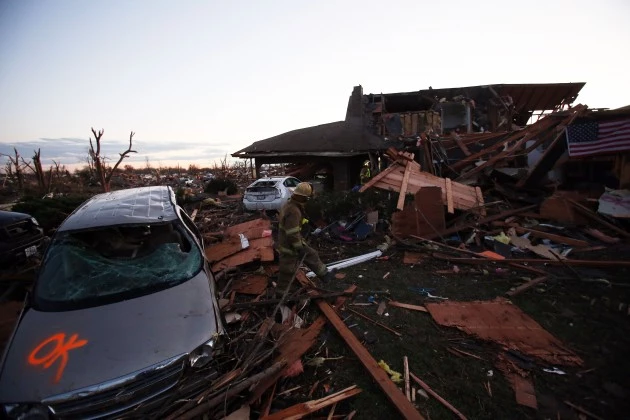 Severe Tornado Outbreak Hits Illinois Severe Tornado Outbreak Hits Illinois